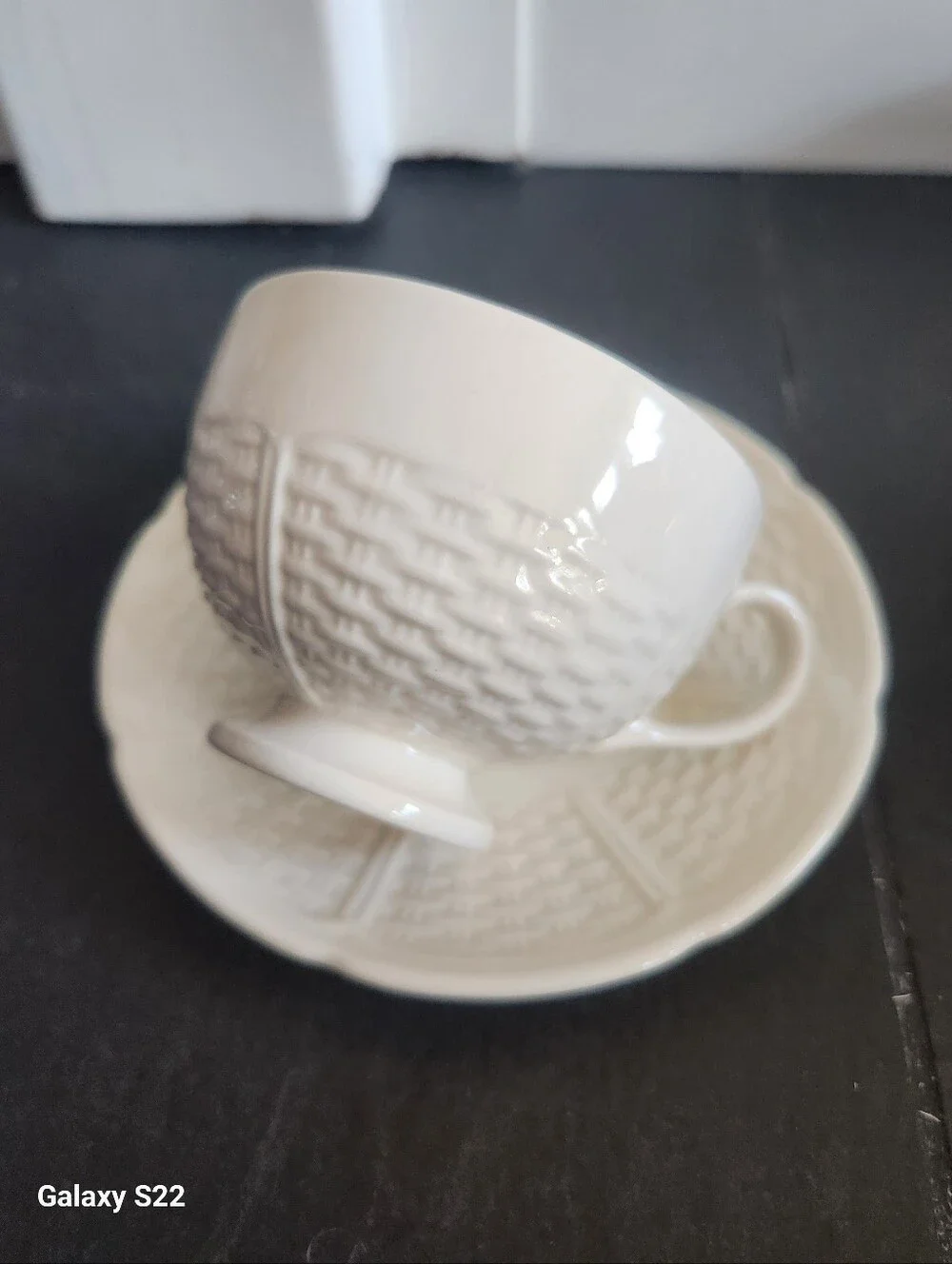 Wedgewood Willow Weave Classic White PorcelainTea Cup and Saucer Set - 4 Pc
